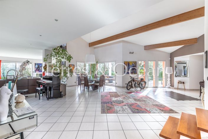 Image No.7-5 Bed House for sale