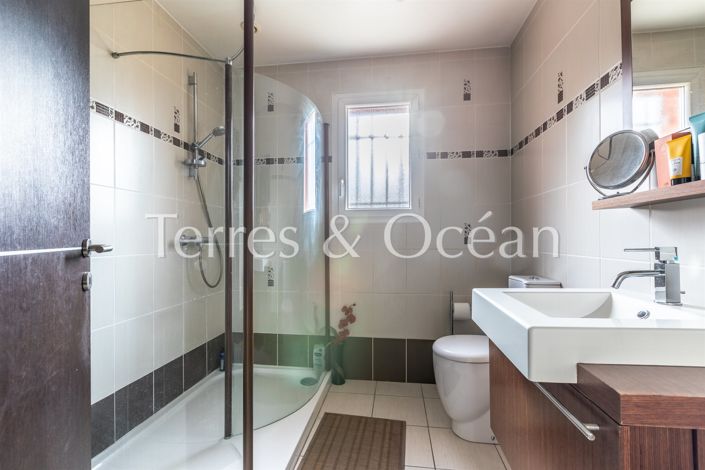 Image No.9-5 Bed House for sale