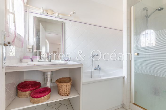 Image No.16-5 Bed House for sale