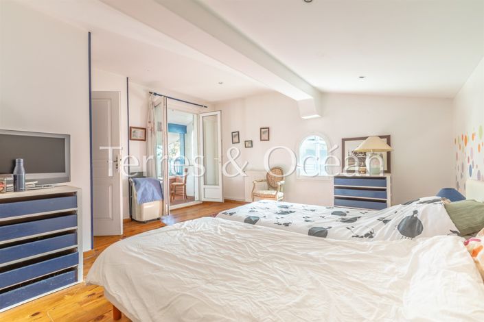 Image No.17-5 Bed House for sale