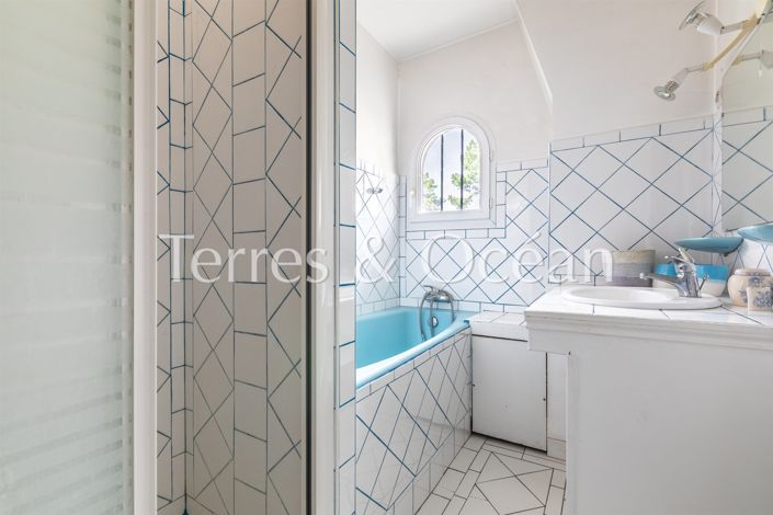 Image No.18-5 Bed House for sale