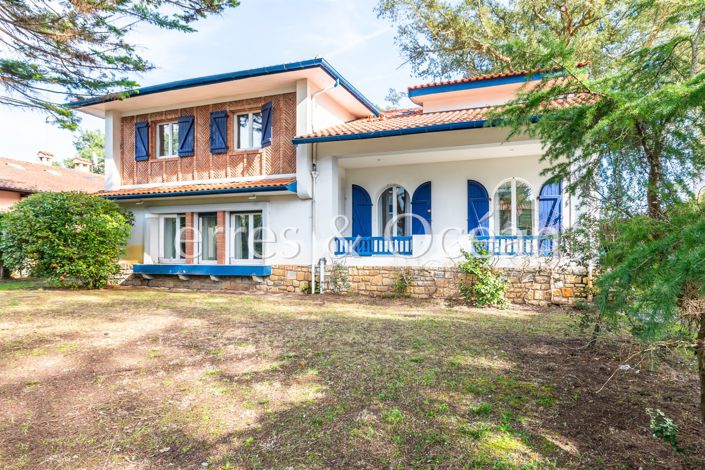 Image No.8-5 Bed House for sale