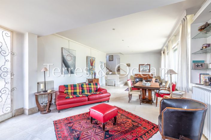 Image No.9-5 Bed House for sale