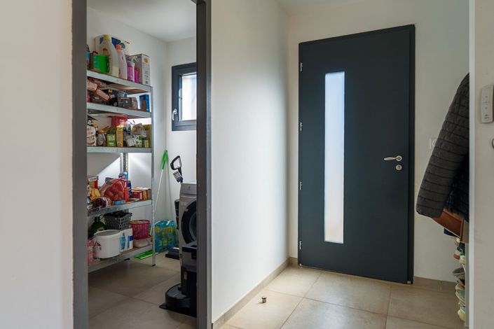 Image No.10-3 Bed House for sale