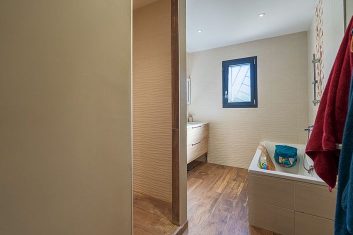 Image No.15-3 Bed House for sale