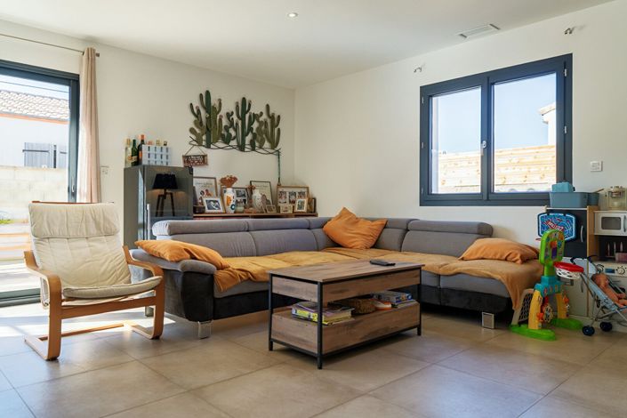 Image No.8-3 Bed House for sale