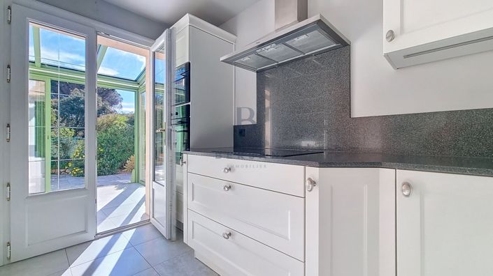 Image No.10-2 Bed House for sale