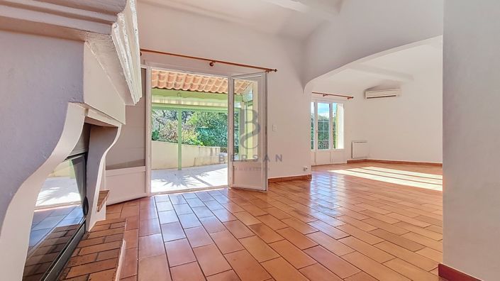 Image No.8-2 Bed House for sale