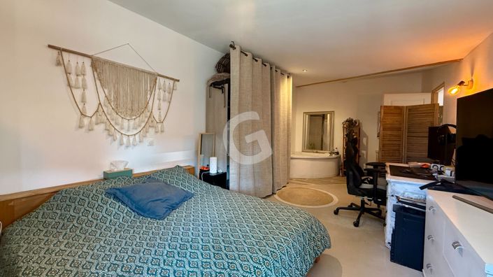 Image No.6-4 Bed House for sale