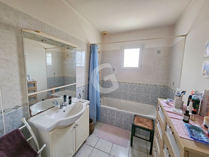 Image No.6-3 Bed House for sale