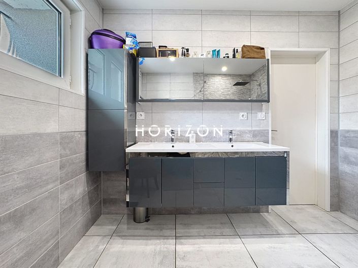 Image No.21-6 Bed House for sale