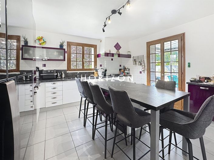 Image No.5-6 Bed House for sale