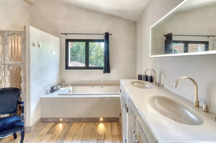 Image No.9-5 Bed House for sale