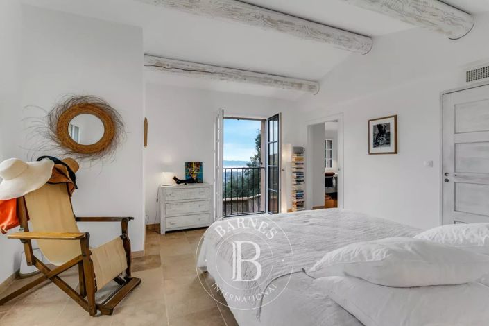 Image No.10-4 Bed House for sale