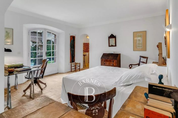 Image No.12-4 Bed House for sale