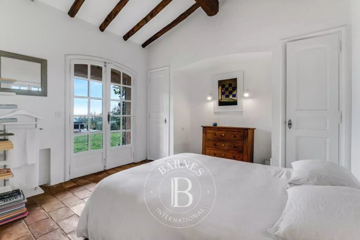 Image No.16-4 Bed House for sale