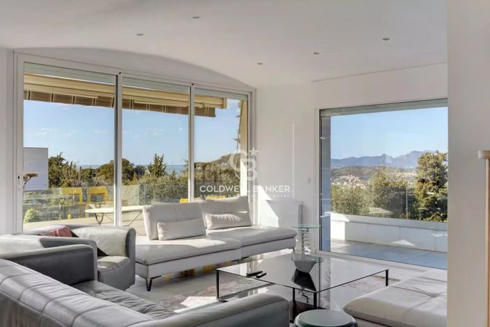 Image No.2-4 Bed House for sale