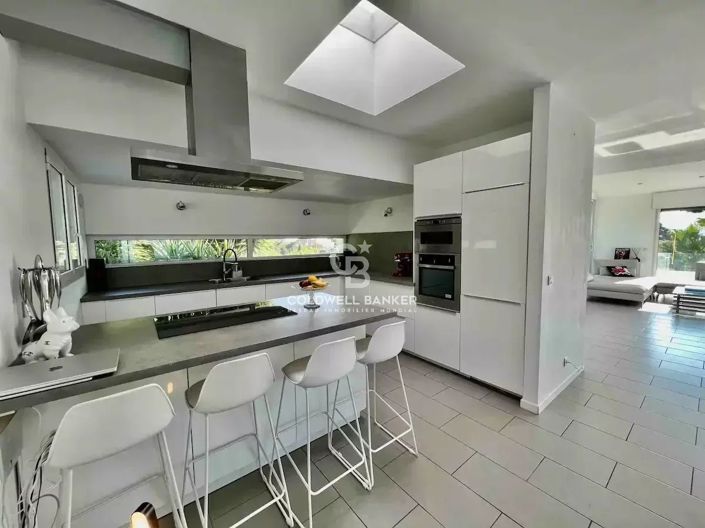 Image No.7-4 Bed House for sale