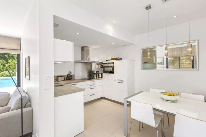 Image No.12-6 Bed House for sale