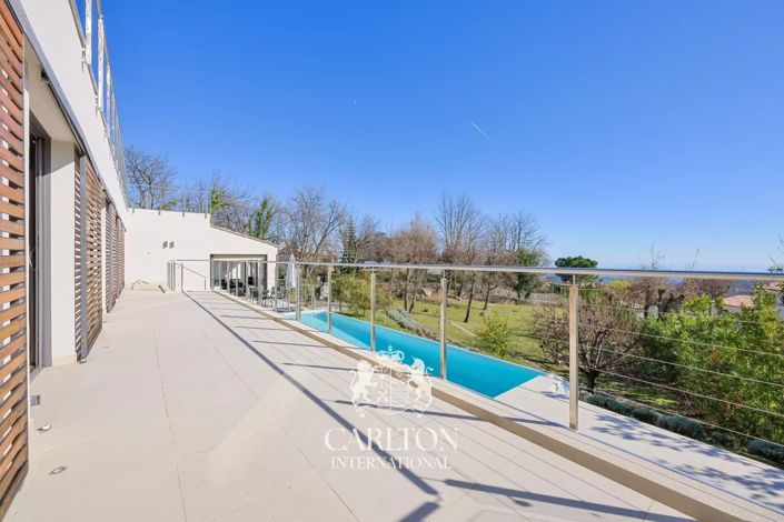Image No.16-6 Bed House for sale