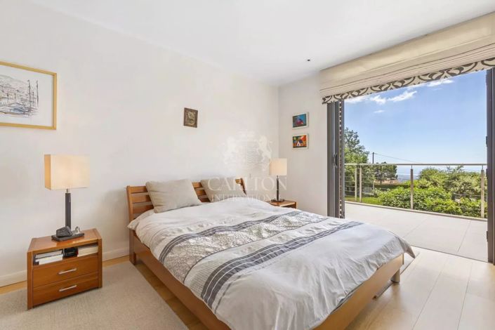 Image No.19-6 Bed House for sale