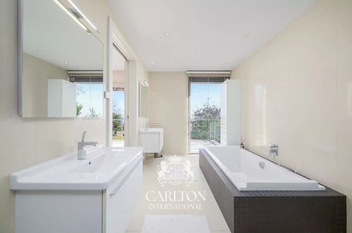 Image No.22-6 Bed House for sale