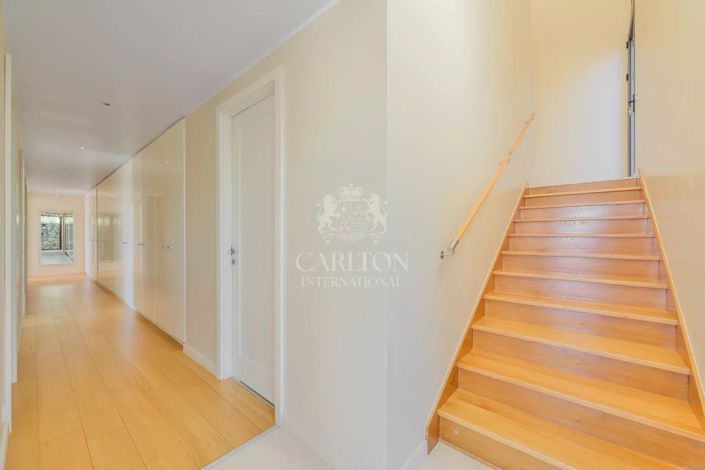 Image No.24-6 Bed House for sale