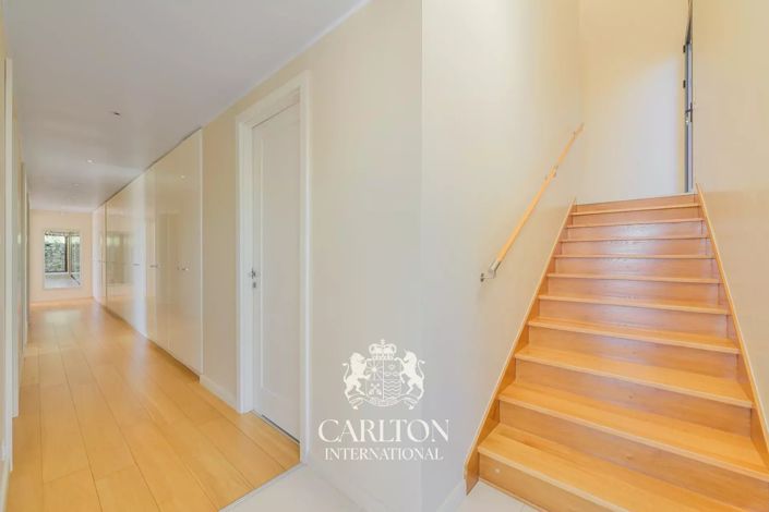 Image No.24-6 Bed House for sale