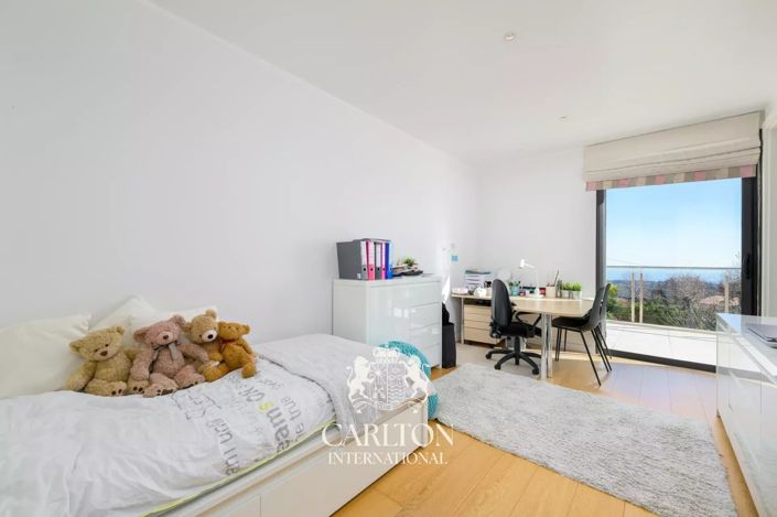 Image No.26-6 Bed House for sale