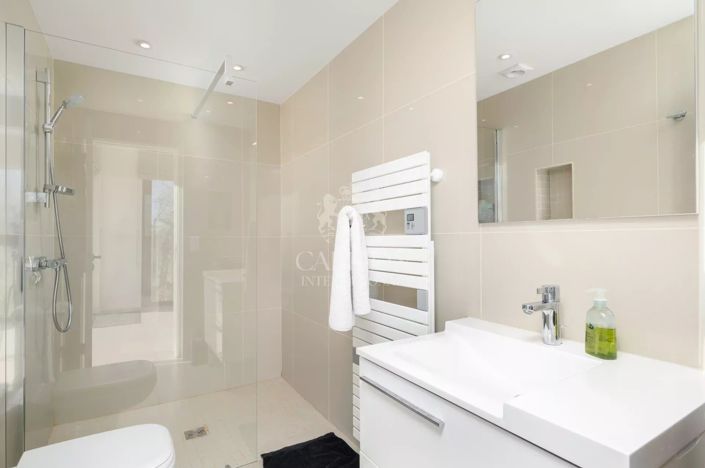 Image No.35-6 Bed House for sale