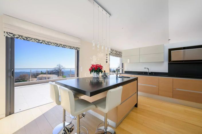 Image No.6-6 Bed House for sale