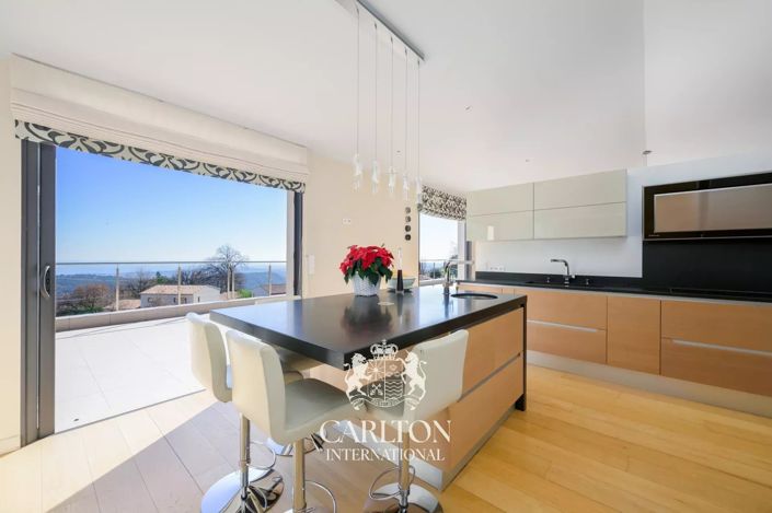 Image No.6-6 Bed House for sale