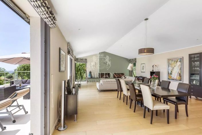 Image No.8-6 Bed House for sale