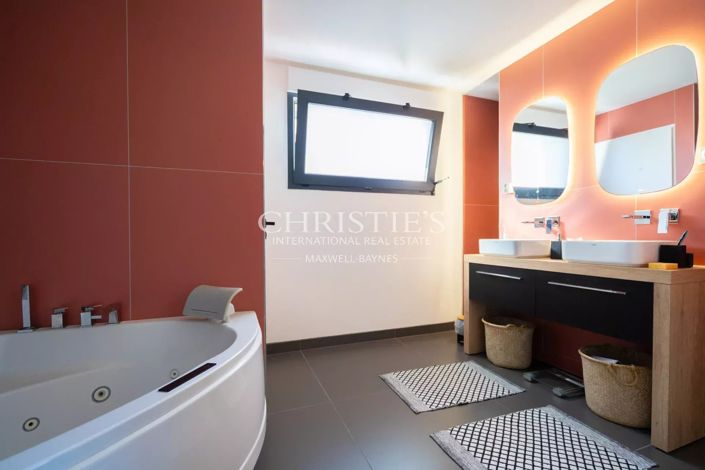 Image No.12-4 Bed House for sale