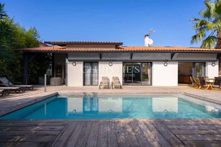 Image No.2-4 Bed House for sale