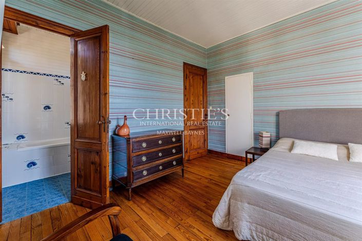 Image No.8-6 Bed House for sale