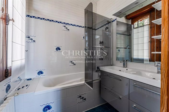 Image No.9-6 Bed House for sale