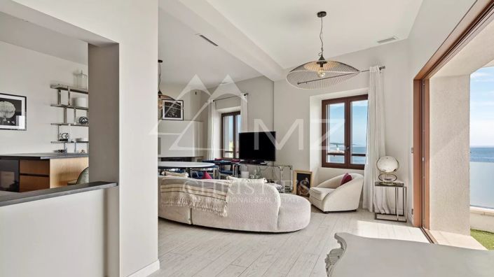 Image No.6-5 Bed House for sale