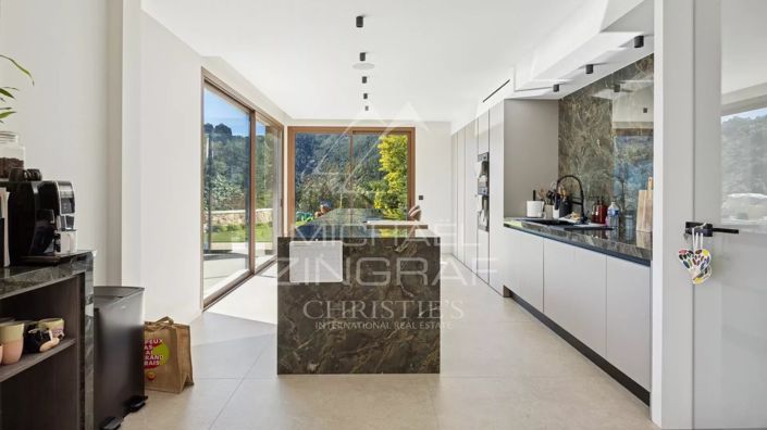 Image No.8-4 Bed House for sale