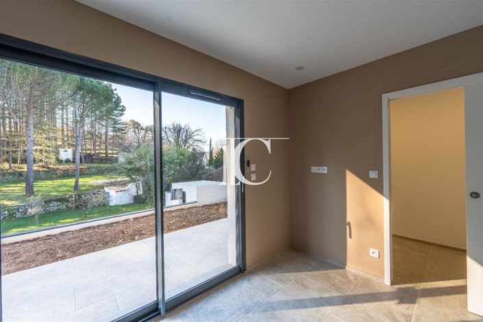 Image No.10-5 Bed House for sale