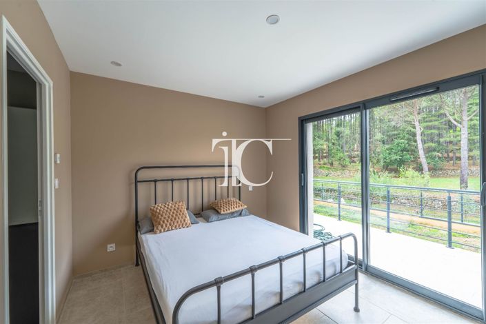 Image No.11-5 Bed House for sale