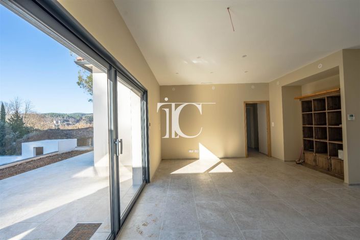 Image No.13-5 Bed House for sale