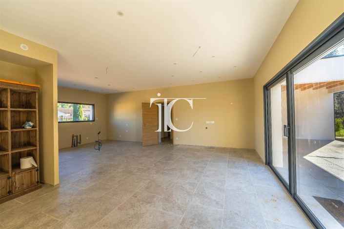 Image No.14-5 Bed House for sale