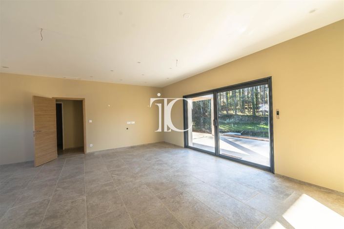 Image No.15-5 Bed House for sale