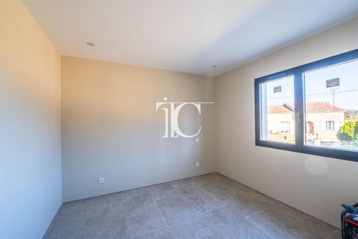 Image No.16-5 Bed House for sale