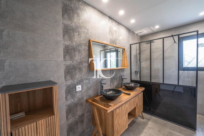 Image No.21-5 Bed House for sale