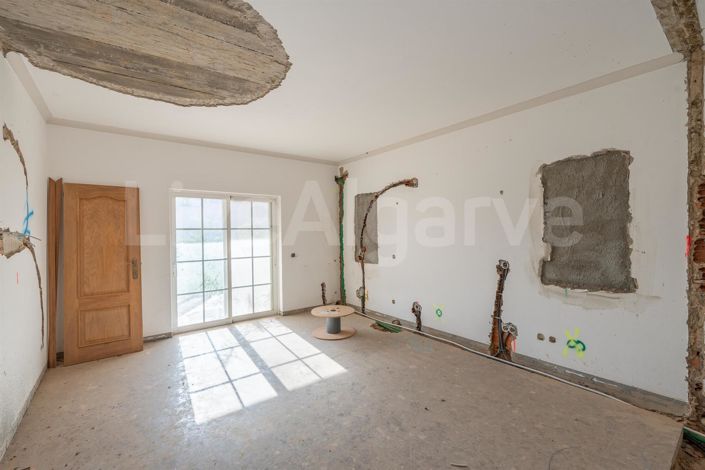 Image No.18-3 Bed House for sale