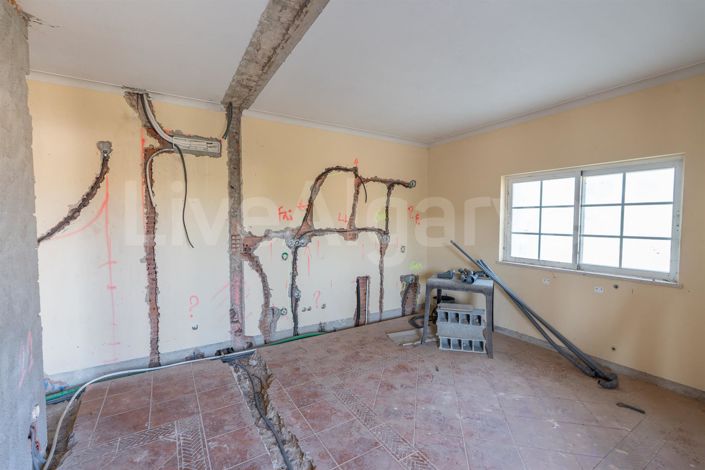 Image No.8-3 Bed House for sale