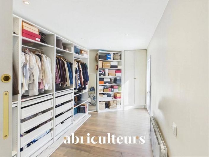 Image No.14-3 Bed House for sale