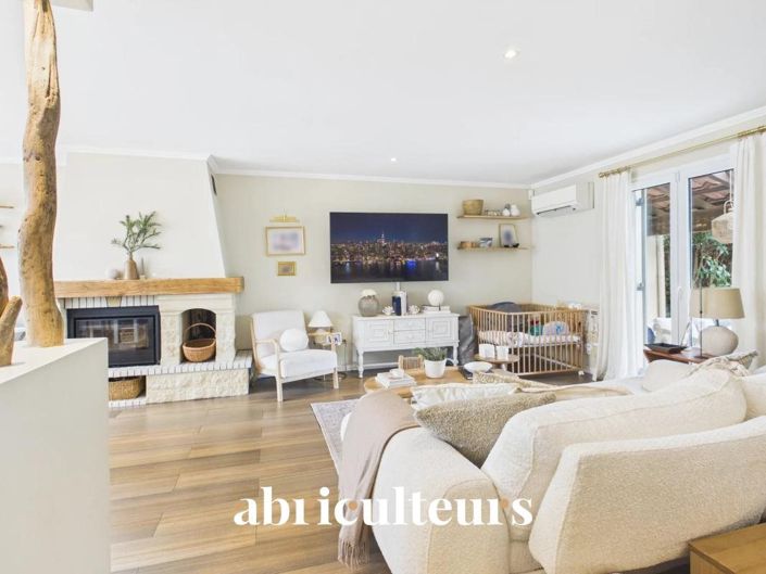 Image No.3-3 Bed House for sale